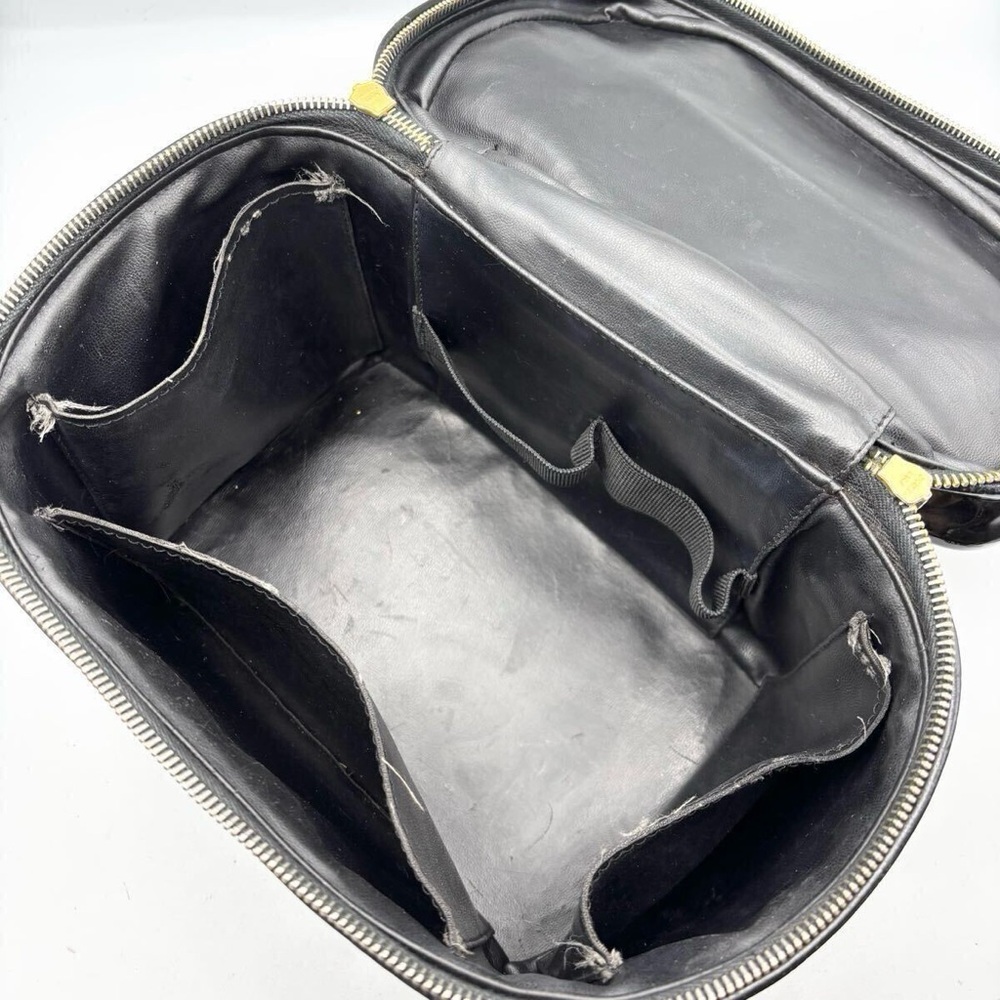 Chanel Coco Mark Large Vanity Patent Leather Cosmetic  Bag K000001-M1e2404-1 CC - Picture 9 of 11